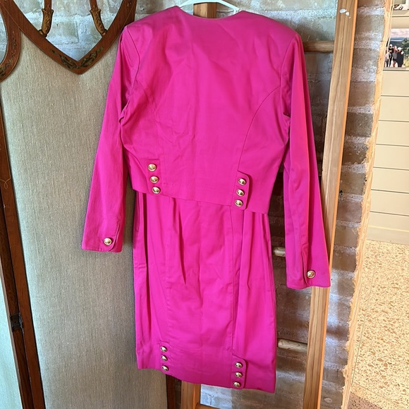 Mark Eisen fuschia denim suit from the late 1980s. Size 8 (current size 4-6) - Picture 4 of 9